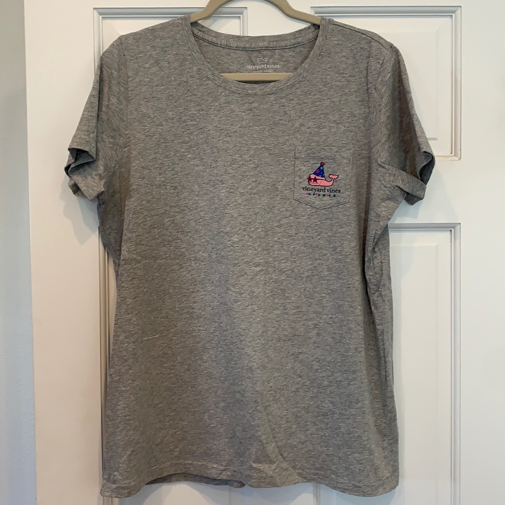 NWOT Vineyard Vines grey T-shirt. Says Happy New Year. Whale detailing. So cute!